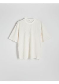 Reserved - Strukturalny t-shirt relaxed fit - złamana biel. Materiał: dzianina