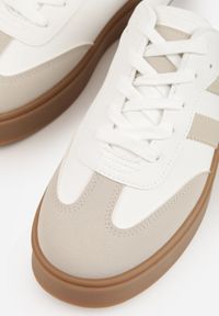 Born2be - Beżowo-Białe Sneakersy w Stylu Tenisówek z Geometrycznym Wzorem Avelresil. Okazja: na co dzień. Kolor: beżowy. Materiał: jeans. Wzór: geometria #5