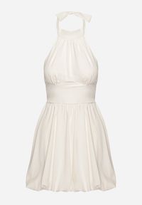 Born2be - Beżowa Sukienka o Bufiastym Kroju z Wiązaniem i Dekoltem Halter Alandoria. Okazja: na imprezę. Typ kołnierza: dekolt halter. Kolor: beżowy. Sezon: lato. Typ sukienki: sportowe. Styl: elegancki, sportowy #2