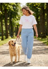 Sinsay - Spodnie dresowe jogger - niebieski. Kolor: niebieski. Materiał: dresówka #1