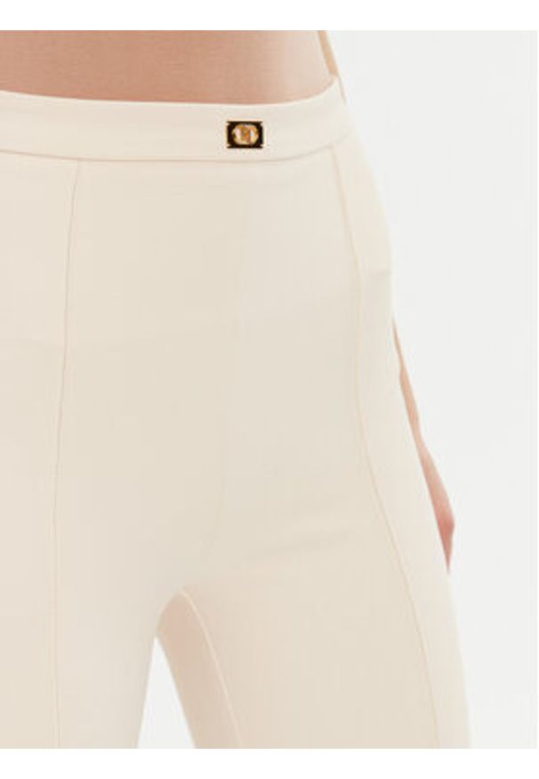 Elisabetta Franchi Spodnie outdoor 8053686307125 Biały Regular Fit. Kolor: biały. Materiał: syntetyk