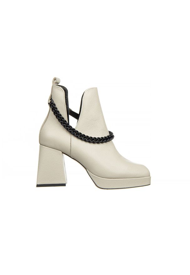 Botki Bayla-159 4455 001-P Beż Lico 159074, Skóra naturalna - 39. Okazja: na co dzień. Zapięcie: bez zapięcia. Kolor: beżowy. Szerokość cholewki: normalna. Wzór: geometria. Materiał: skóra. Obcas: na obcasie. Styl: casual, klasyczny. Wysokość obcasa: średni