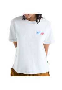 Koszulka damska New Balance Athletics Premium Logo Hip Length WT62B7V2AHH - szara. Kolor: szary. Materiał: bawełna, materiał. Długość rękawa: krótki rękaw. Długość: krótkie. Wzór: napisy #1