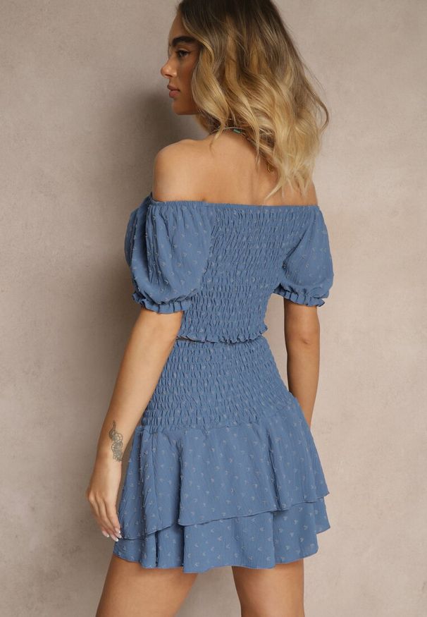 Renee - Niebieski Komplet z Ozdobnym Tłoczeniem Spódnico-Spodenki i Bluzka Hiszpanka Sarilessa. Kolor: niebieski