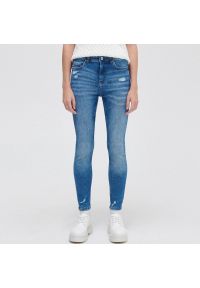 Cropp - Niebieskie jeansy skinny - Niebieski. Kolor: niebieski #1