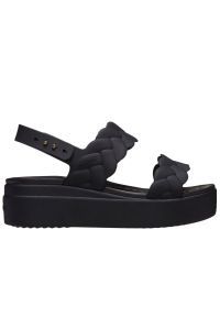 Klapki Crocs Brooklyn Woven Low Wedge 209977-060 - czarne. Kolor: czarny. Materiał: materiał. Wzór: paski. Sezon: lato. Obcas: na platformie. Styl: klasyczny #1