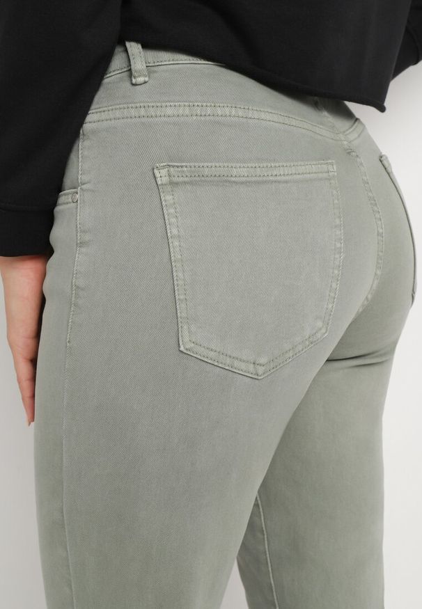 Born2be - Zielone Jeansy Mom Fit z Wysokim Stanem Marzia. Okazja: na co dzień. Stan: podwyższony. Kolor: zielony. Styl: casual