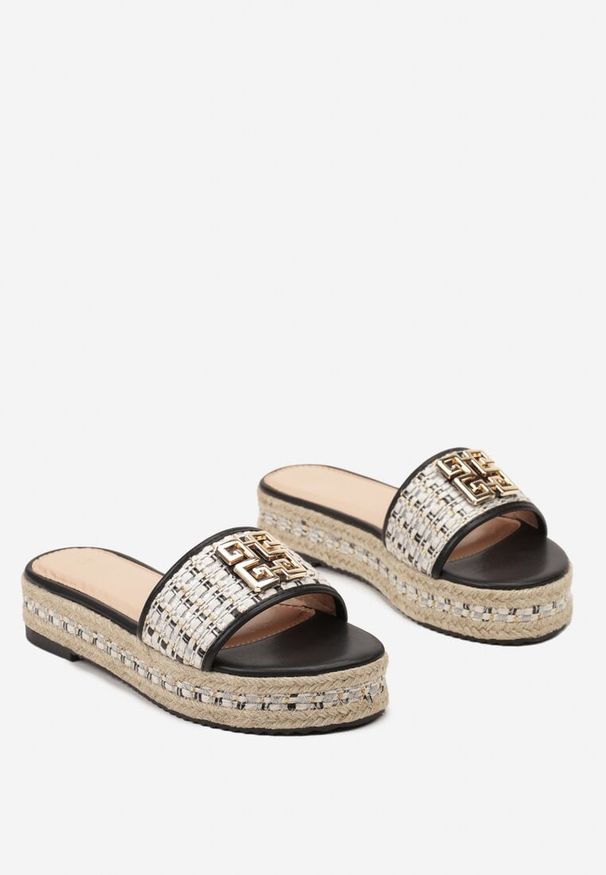 Born2be - Czarne Boho Klapki na Grubej podeszwie z Metalową Ozdobą Rlosi. Kolor: czarny. Materiał: len. Wzór: aplikacja. Sezon: lato. Styl: boho