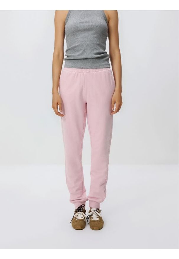 Reserved - Spodnie dresowe long leg - pastelowy róż. Kolor: różowy. Materiał: dresówka