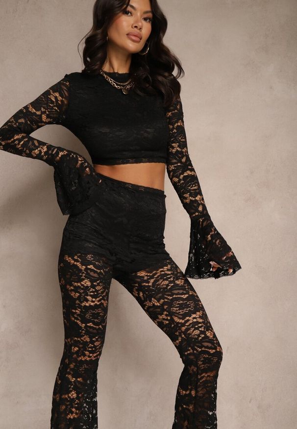 Renee - Czarny Komplet z Koronki Spodnie Flare i Bluzka Nanillia. Kolor: czarny. Materiał: koronka. Wzór: koronka