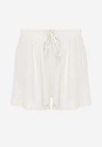 Renee - Jasnobeżowe Szorty High Waist z Wiskozą i Bawełną Ozdobione Koronką i Gumką w Pasie Tadea. Stan: podwyższony. Kolor: beżowy. Materiał: wiskoza, bawełna, koronka. Wzór: aplikacja, koronka. Sezon: lato. Styl: klasyczny, elegancki #6