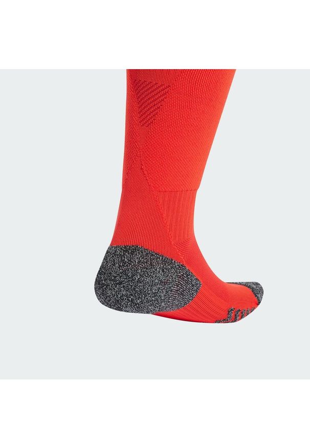 Adidas - Getry FC Bayern 24/25 Home. Kolor: czerwony. Materiał: materiał. Sport: piłka nożna