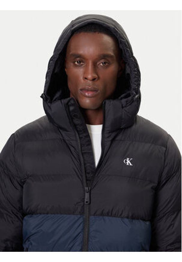 Calvin Klein Jeans Kurtka zimowa LV04RD527G Czarny Regular Fit. Kolor: czarny. Materiał: syntetyk. Sezon: zima