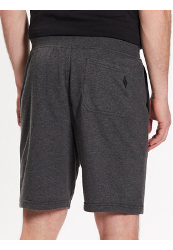 skechers - Skechers Szorty sportowe Explorer M1SH69 Szary Regular Fit. Kolor: szary. Materiał: syntetyk. Styl: sportowy