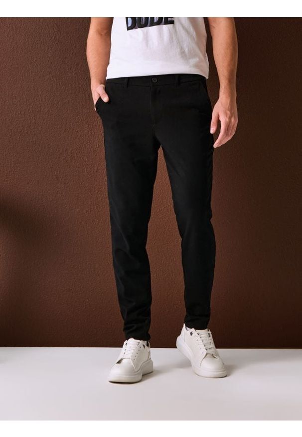 Sinsay - Spodnie chino - czarny. Kolor: czarny