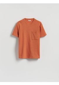 Reserved - Strukturalny t-shirt comfort fit - intenstywna czerwień. Kolor: czerwony. Materiał: bawełna, dzianina