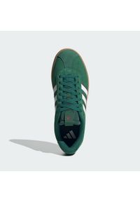 Adidas - Buty VL Court 3.0. Kolor: zielony, czerwony, brązowy, biały, wielokolorowy. Materiał: syntetyk, skóra. Sport: turystyka piesza #2