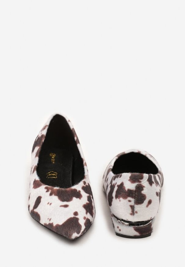 Renee - Brązowe Czółenka Balerinki Vices w Krowie Łaty z Noskiem w Szpic i Skórzaną Wkładką Falennea. Okazja: na co dzień. Nosek buta: szpiczasty. Kolor: brązowy. Materiał: skóra. Wzór: aplikacja. Obcas: na obcasie. Styl: klasyczny, casual, elegancki. Wysokość obcasa: niski