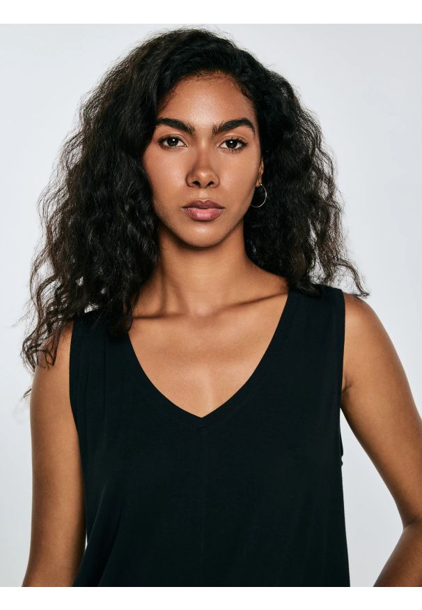 Big-Star - Koszulka damska na ramiączkach z wiskozy czarna Pistima 906. Kolor: czarny. Materiał: wiskoza. Długość rękawa: na ramiączkach. Styl: elegancki