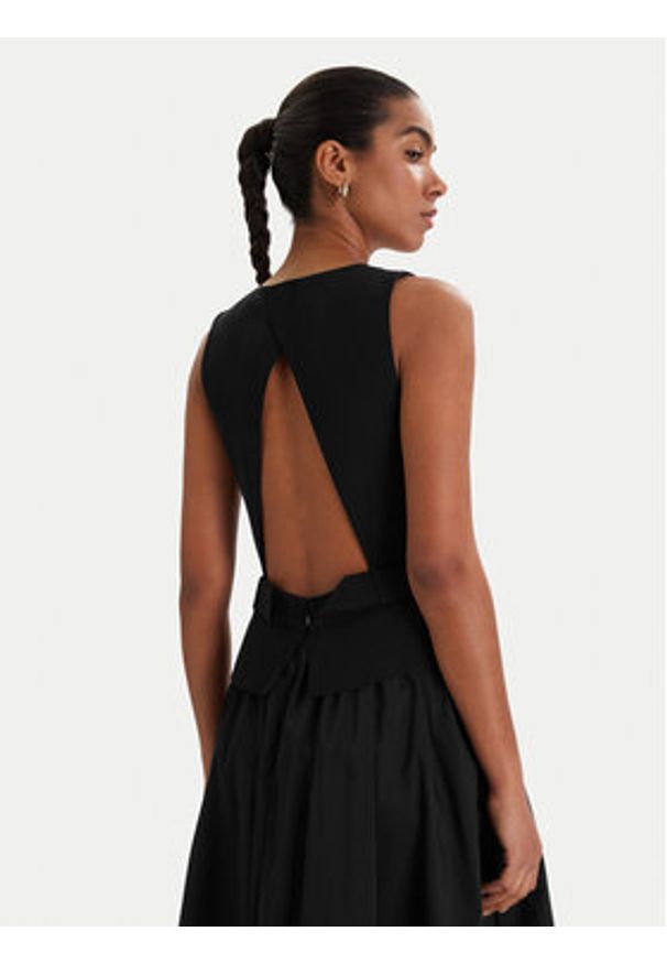 Karl Lagerfeld - KARL LAGERFELD Sukienka koktajlowa B1W13023 Czarny Regular Fit. Typ kołnierza: dekolt w karo. Kolor: czarny. Materiał: syntetyk. Styl: wizytowy