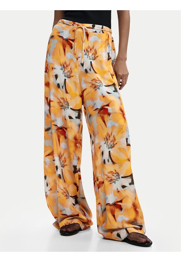 Desigual Spodnie materiałowe Pant Preston 26SWPW38 Pomarańczowy Relaxed Fit. Kolor: pomarańczowy. Materiał: wiskoza