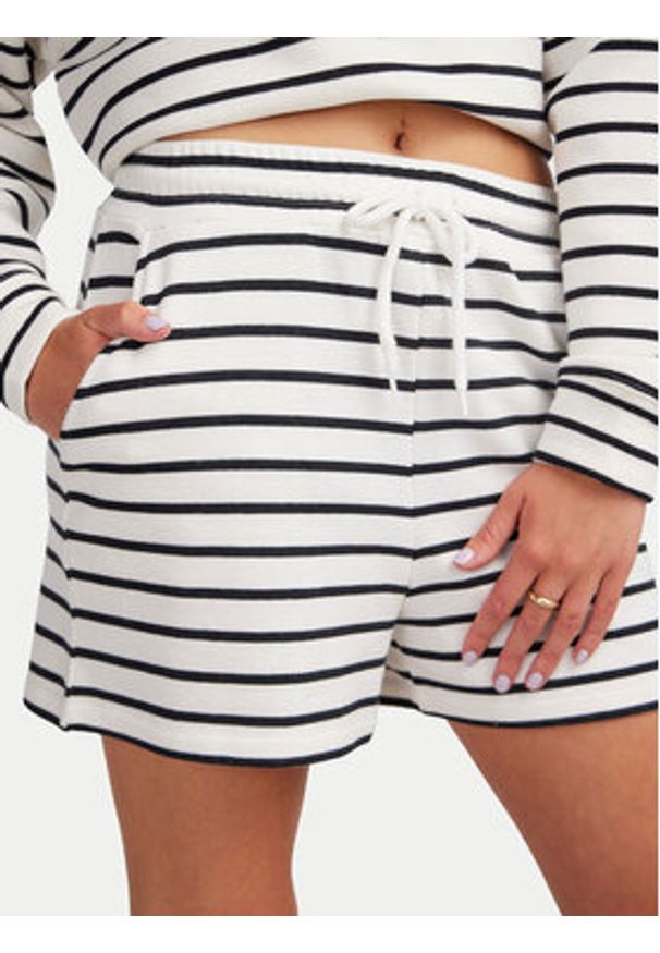 Pieces Szorty sportowe Chilli 17146889 Biały Regular Fit. Kolor: biały. Materiał: syntetyk