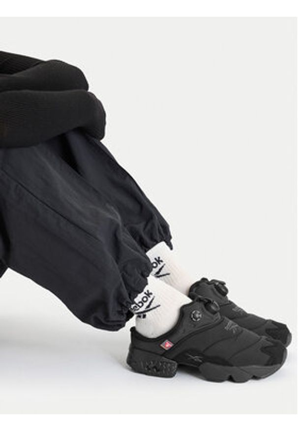 Reebok Klapki EO-INSTAPUMP FURY MULE 100230815 Czarny. Kolor: czarny. Materiał: materiał