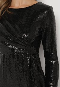 Born2be - Czarna Sukienka Mini w Cyrkonie Granita. Kolor: czarny. Typ sukienki: kopertowe. Długość: mini #4