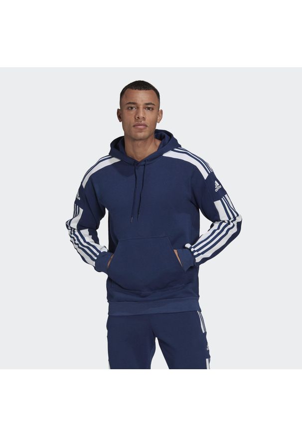 Adidas - Squadra 21 Sweat Hoodie. Typ kołnierza: kaptur. Kolor: niebieski. Materiał: poliester, bawełna. Sport: fitness, piłka nożna