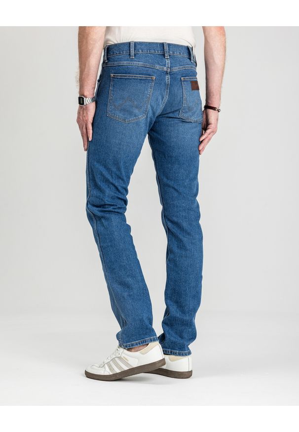 Wrangler - MESKIE SPODNIE WRANGLER GREENSBORO OAKWOOD BLUE 112371374