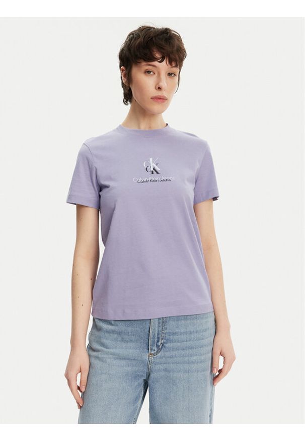 Calvin Klein Jeans T-Shirt Shadow Graphic J20J225545 Fioletowy Regular Fit. Kolor: fioletowy. Materiał: bawełna