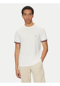 TOMMY HILFIGER - Tommy Hilfiger T-Shirt Global Stripe MW0MW38630 Biały Regular Fit. Kolor: biały. Materiał: bawełna