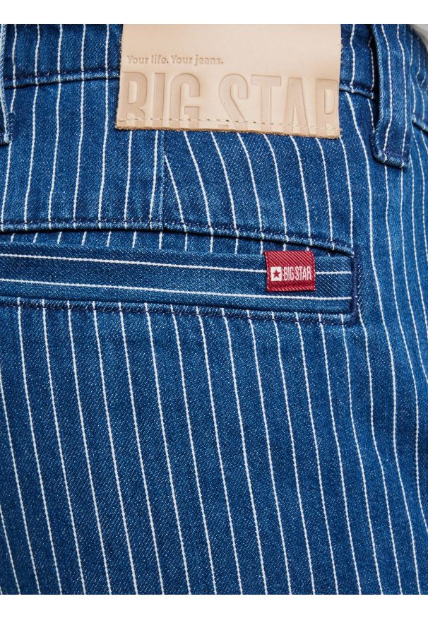 Big-Star - Jeansy męskie loose w prążek granatowe Temir 540. Okazja: na co dzień. Stan: podwyższony. Kolor: niebieski. Wzór: prążki. Styl: casual, elegancki, klasyczny