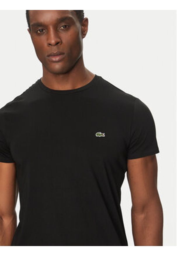 Lacoste T-Shirt TH6709 Czarny Regular Fit. Kolor: czarny. Materiał: bawełna