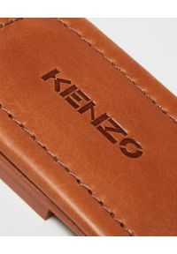 Kenzo - KENZO - Brązowe klapki Opanka. Kolor: brązowy. Obcas: na obcasie. Wysokość obcasa: niski #4