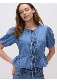 Reserved - Jeansowa bluzka z baskinką - niebieski. Kolor: niebieski. Materiał: jeans #1