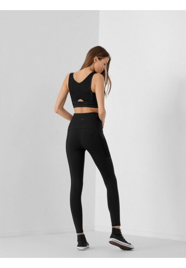 outhorn - Legginsy treningowe damskie. Okazja: na co dzień. Stan: podwyższony. Materiał: poliester, materiał, elastan. Styl: casual