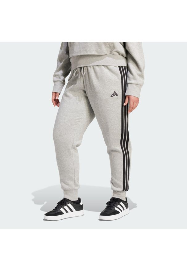 Adidas - Spodnie Essentials 3-Stripes Fleece Slim (Plus Size). Kolekcja: plus size. Kolor: wielokolorowy, czarny, szary. Materiał: polar