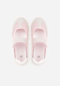 Renee - Różowe Tenisówki Typu Sneakeriny Ozdobione Napisem Emirinne. Okazja: na co dzień. Zapięcie: rzepy. Kolor: różowy. Wzór: aplikacja, napisy. Styl: casual, sportowy #7