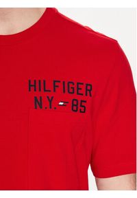 TOMMY HILFIGER - Tommy Hilfiger T-Shirt Graphic MW0MW30444 Czerwony Regular Fit. Kolor: czerwony. Materiał: bawełna