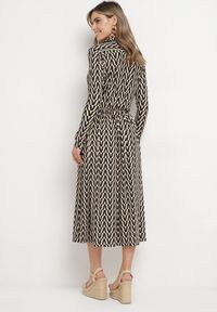 Born2be - Beżowo-Czarna Sukienka w Tygrysie Paski Chalmo. Okazja: na co dzień. Typ kołnierza: dekolt w serek. Kolor: beżowy. Długość rękawa: długi rękaw. Wzór: paski. Typ sukienki: proste. Styl: klasyczny, casual #6
