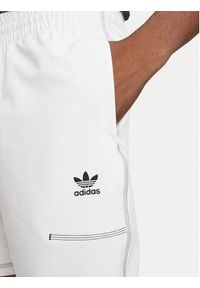 Adidas - adidas Szorty sportowe Trefoil Essentials KA8541 Écru Loose Fit. Materiał: syntetyk. Styl: sportowy #3