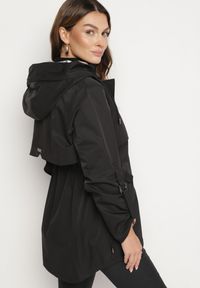 Born2be - Czarna Kurtka Parka z Kapturem i Kieszeniami z Możliwością Ściągnięcia w Talii Kailisse. Okazja: na co dzień. Typ kołnierza: kaptur. Kolor: czarny. Materiał: jeans. Styl: casual, klasyczny #3