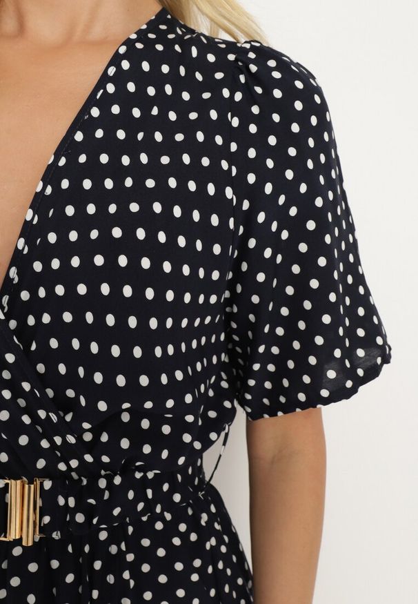 Born2be - Granatowa Sukienka z Kopertowym Dekoltem o Asymetrycznym Kroju z Paskiem i Gumką w Talii Drelefia. Kolor: niebieski. Materiał: tkanina. Długość rękawa: krótki rękaw. Typ sukienki: kopertowe, asymetryczne