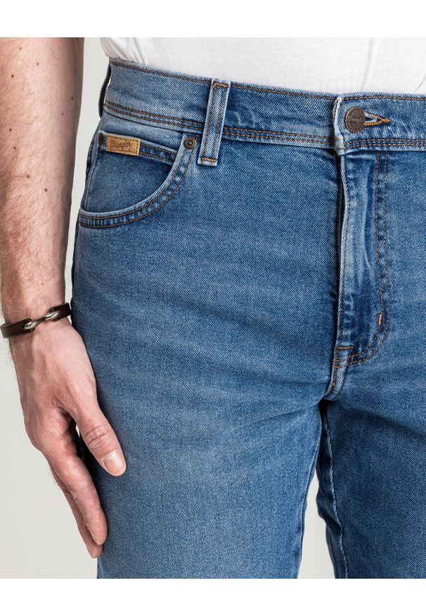 Wrangler - MESKIE SPODNIE WRANGLER TEXAS SLIM THE MARVERICK 112330696. Okazja: na co dzień. Styl: casual, klasyczny