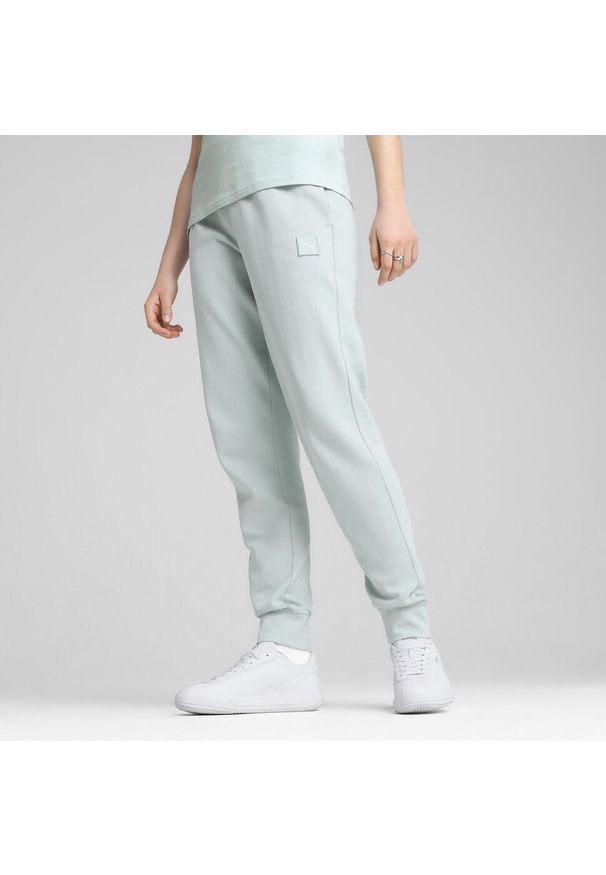 Puma - Damskie spodnie dresowe ESS ELEVATED PUMA Modern Mint Green. Kolor: zielony. Materiał: dresówka. Sport: turystyka piesza