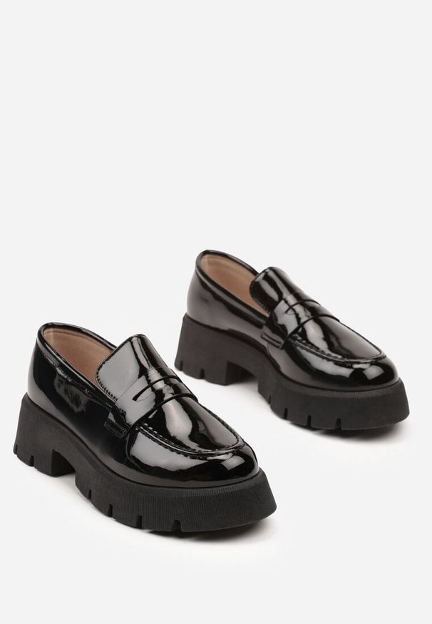 Renee - Czarne Lakierowane Mokasyny w Stylu Chunky Vortirra. Kolor: czarny. Materiał: lakier. Obcas: na obcasie. Styl: elegancki. Wysokość obcasa: średni