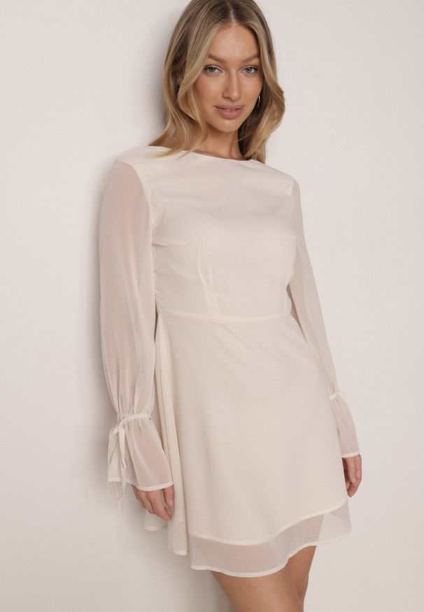 Born2be - Beżowa Rozkloszowana Sukienka Vices z Bufiastymi Rękawami Eriane. Okazja: na co dzień. Kolor: beżowy. Wzór: kropki. Typ sukienki: proste. Styl: casual, elegancki, klasyczny