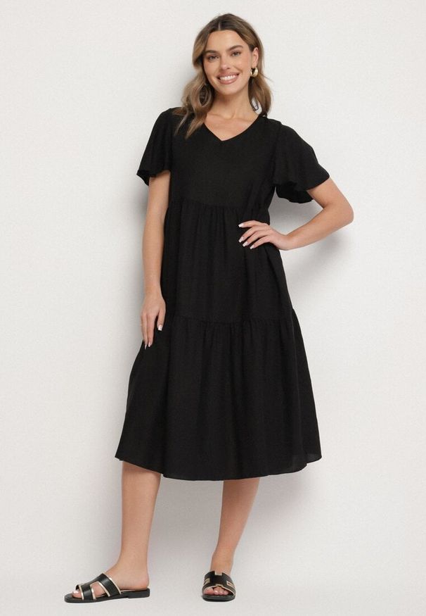 Born2be - Czarna Wiskozowa Sukienka Rozkloszowana z Dekoltem V Natilenia. Okazja: na co dzień. Kolor: czarny. Materiał: wiskoza. Styl: klasyczny, elegancki, casual