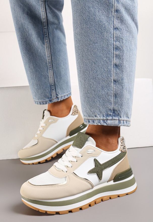 Renee - Beżowo-Zielone Sneakersy na Niskiej Platformie z Ozdobnymi Wstawkami na Cholewce Suno. Okazja: na co dzień. Nosek buta: okrągły. Zapięcie: sznurówki. Kolor: beżowy. Materiał: materiał, jeans. Szerokość cholewki: normalna. Obcas: na platformie. Wysokość obcasa: niski